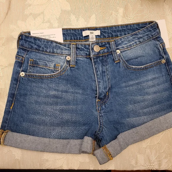 BP. Roll Cuff Stretch Denim Shorts in Authentic Blue Wash - Picture 2 of 7